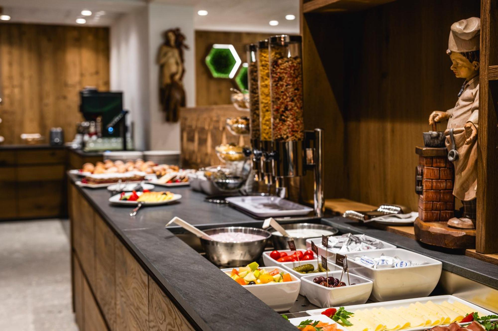 Hotel Vernel Santa Cristina Val Gardena 外观 照片