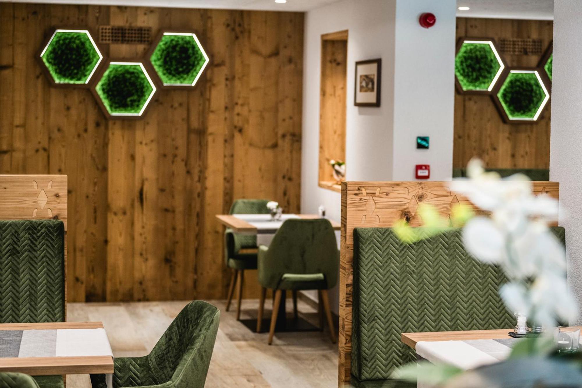Hotel Vernel Santa Cristina Val Gardena 外观 照片